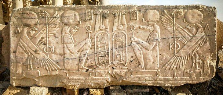 Rilievo che rappresenta gli dèi del Tempio di Kom Ombo