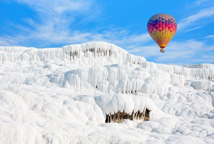 Pallone aerostatico sopra Pamukkale