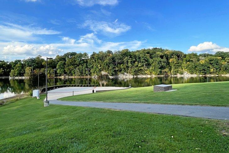 Lago Boone