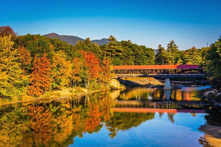 Ponte Coperto sul Fiume Saco a Conway, New Hampshire